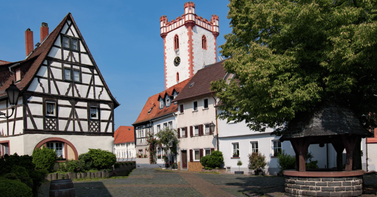 Erleben Sie Steinheim bei Nacht: Einzigartiger Rundgang mit dem Nachtwächter